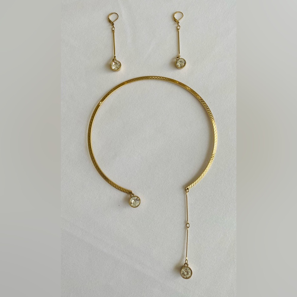 NICE Jewelry Necklace and Earrings Set.